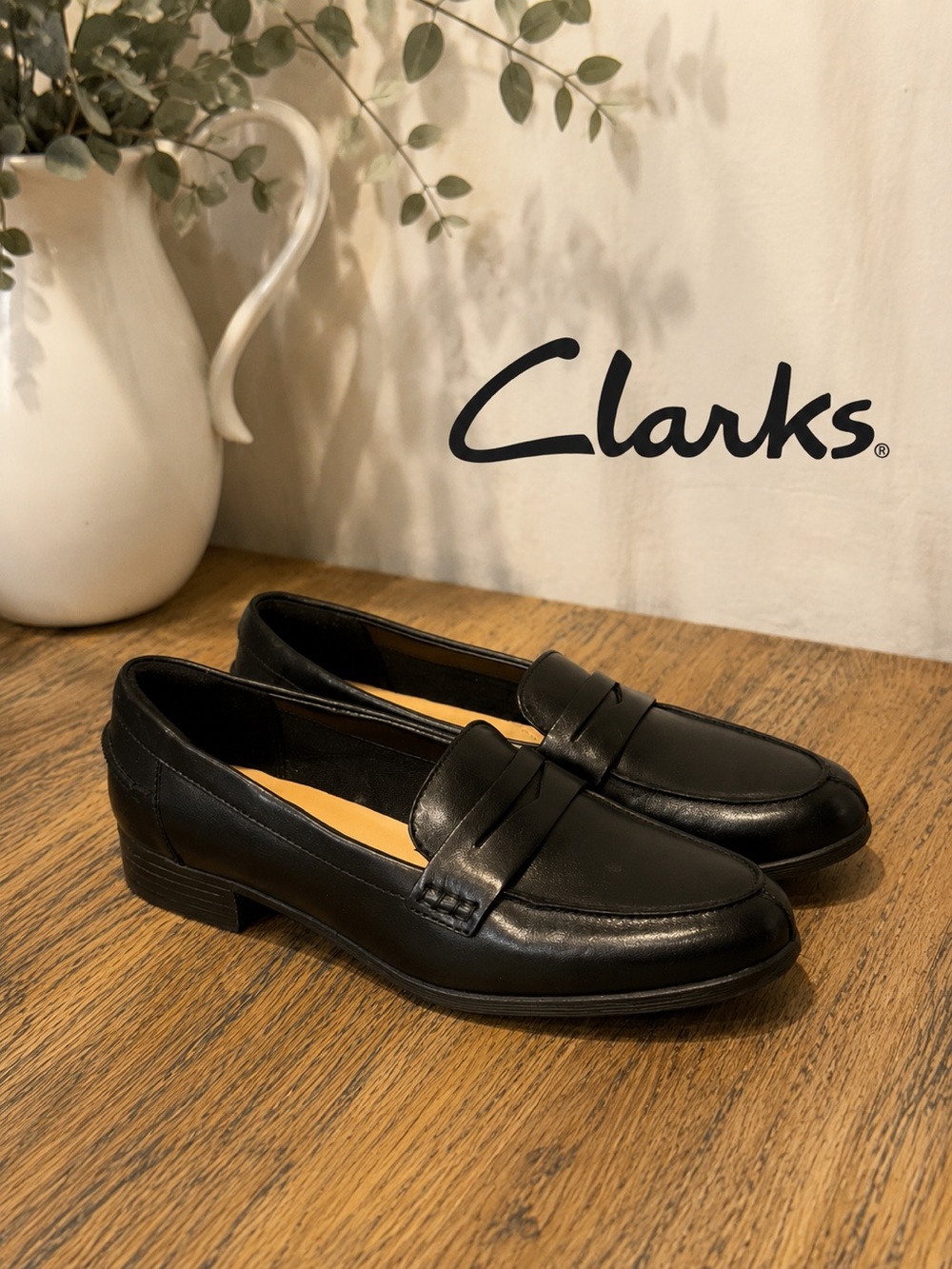 CLARKS Black Leather Loafers – Size 8M